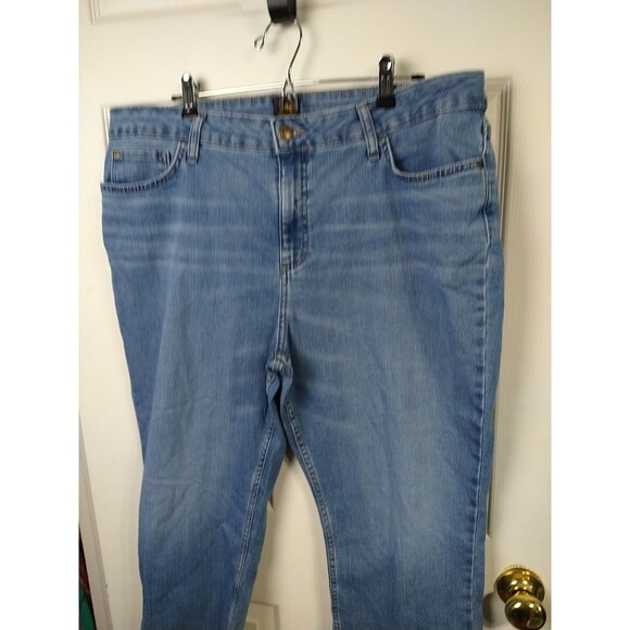 Lee Woman 20 Denim Capri Jeans Straight Zip 5 Pocket Norm Core Medium Wash - Picture 2 of 11